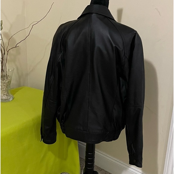Men Black Leather Jacket zippered pockets - Picture 4 of 4